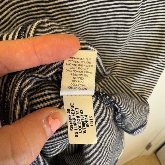 Banana Republic women’s striped t-shirt with gold neckline size XS - Picture 4 of 10